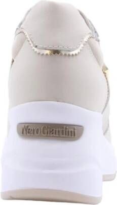 Nerogiardini Enya Sneaker Stijlvol en Comfortabel Beige Dames