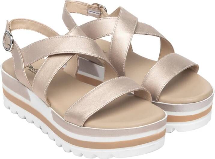 Nerogiardini Gouden Lage Hak Sandalen Beige Dames