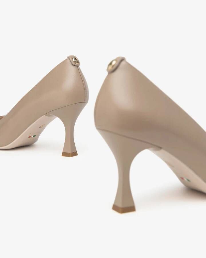 Nerogiardini Leren décolleté schoenen in tortora kleur Beige Dames