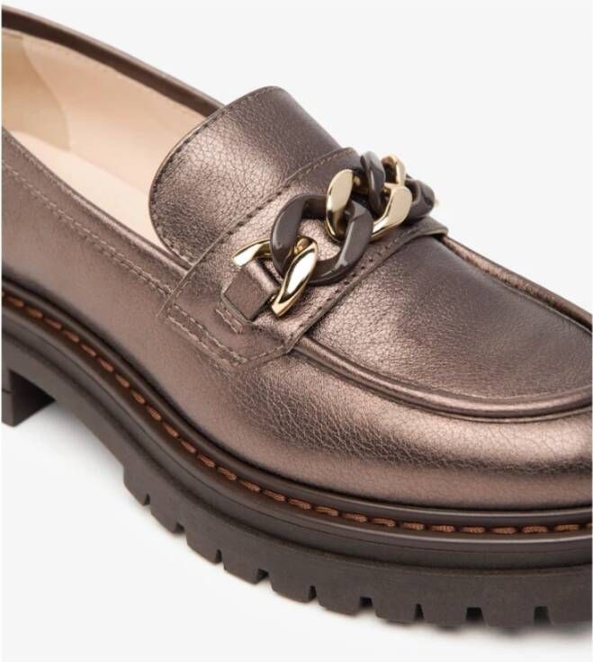 Nerogiardini Leren Loafers met Metalen Ketting Accessoire Brown Dames