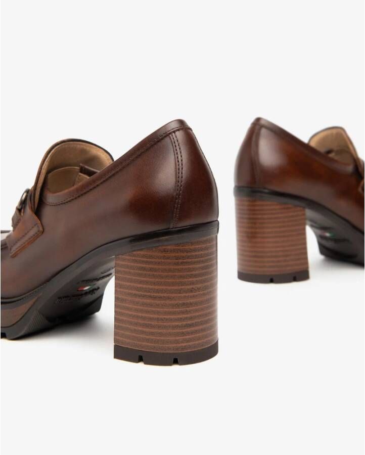 Nerogiardini Leren Loafers met Metalen Klem Brown Dames