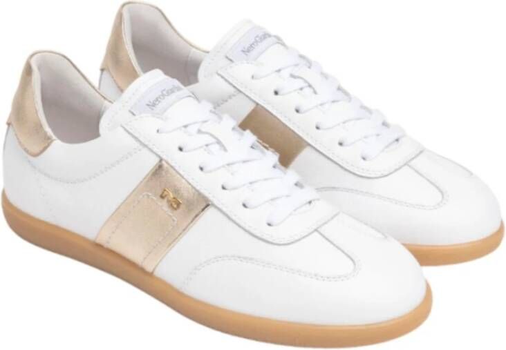 Nerogiardini Witte leren sneakers met gouden details White Dames