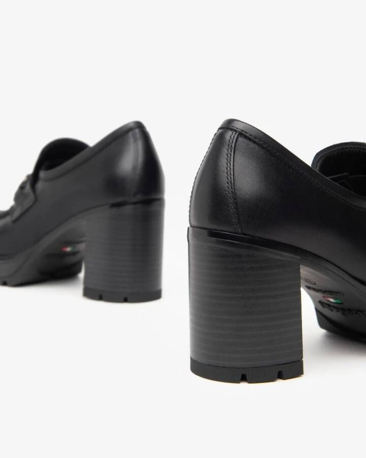 Nerogiardini Zwarte leren loafers met metalen klem Black Dames