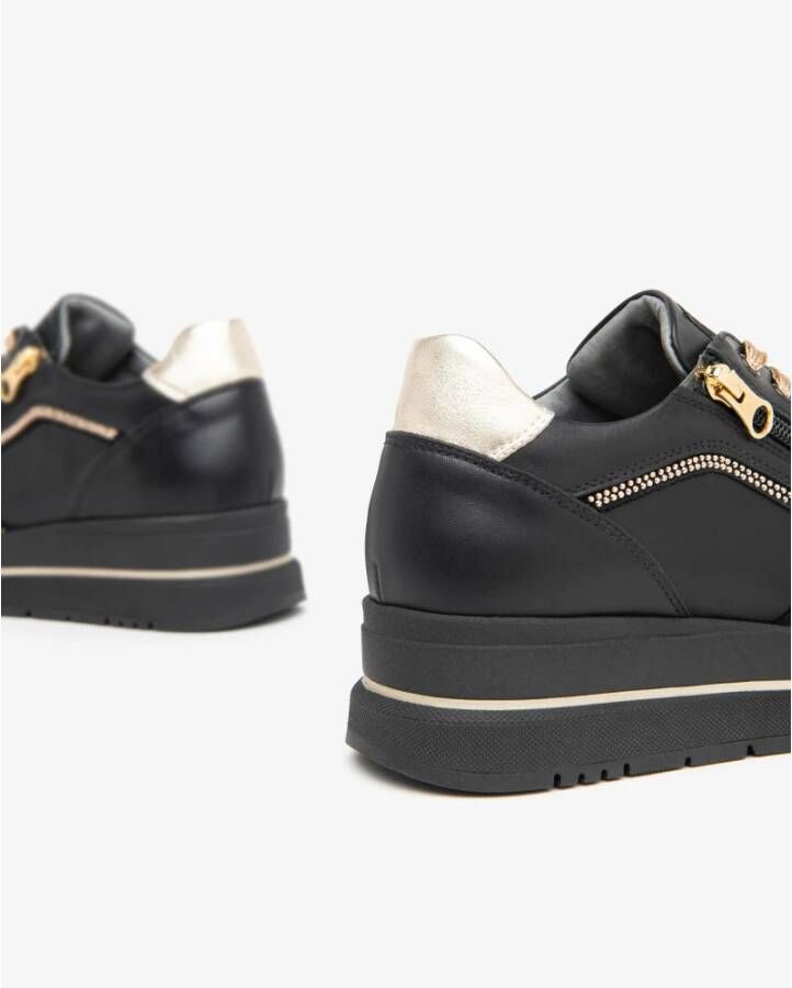 Nerogiardini Zwarte leren sneakers met zijrits Black Dames