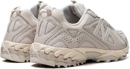 New Balance Grijze 610T Sneakers Logo Applicatie Rubberen Zool Beige Dames