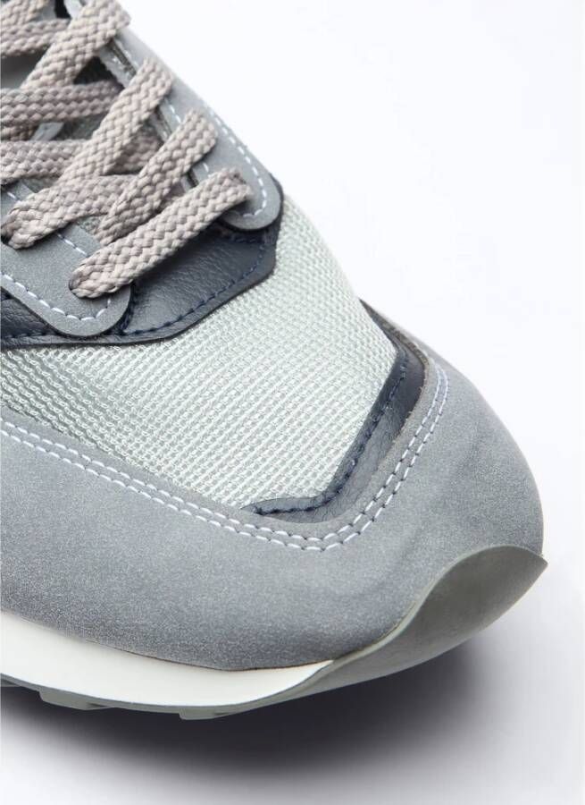 New Balance Sneakers met Mesh Panelen en Logo Borduursel Gray Heren