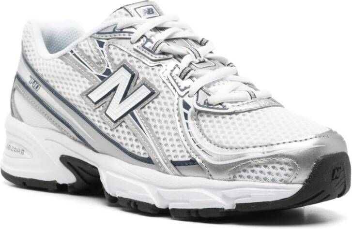 New Balance Stijlvolle Sneakers voor Actieve Levensstijl White Dames