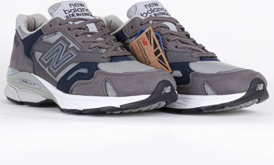 New Balance Stijlvolle Sneakers voor Mannen en Vrouwen Gray Heren