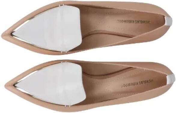 Nicholas Kirkwood Leather flats Beige Dames