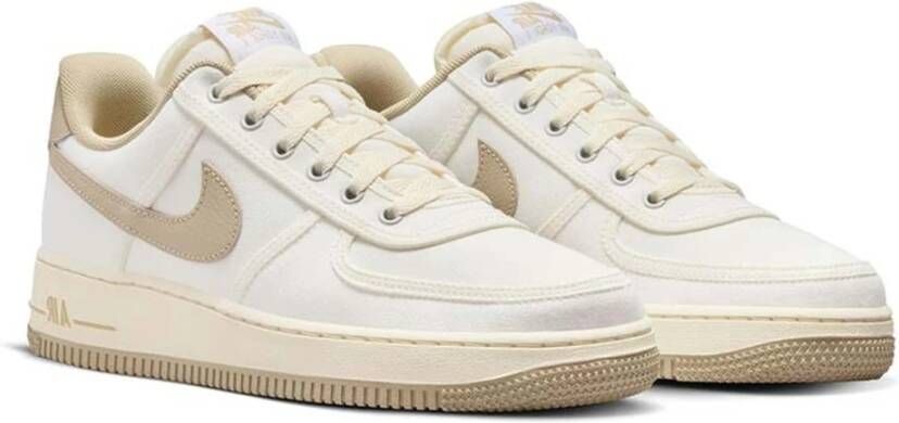 Nike Air Force 1 '07 Sneakers Beige Dames