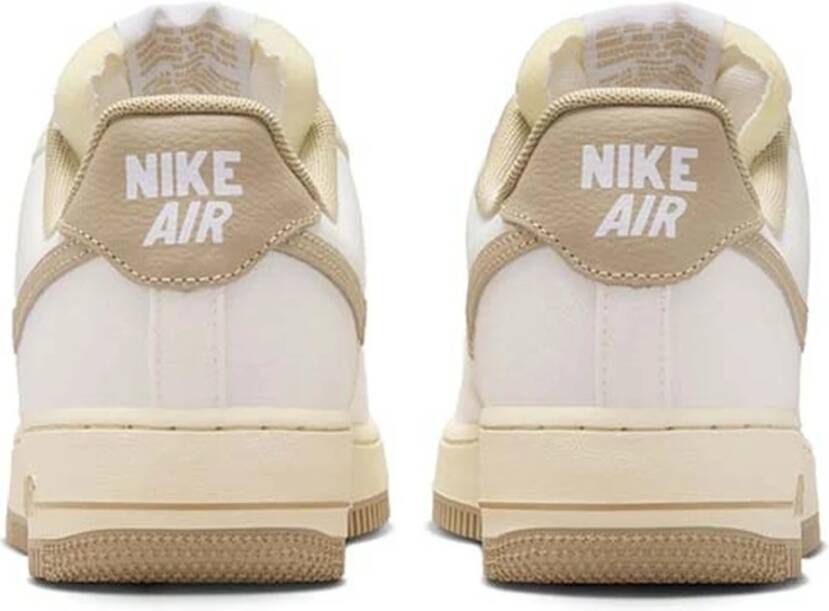 Nike Air Force 1 '07 Sneakers Beige Dames