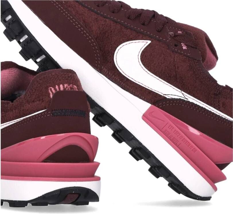 Nike Burgundy Crush Sneaker met Wafelzool Red Dames