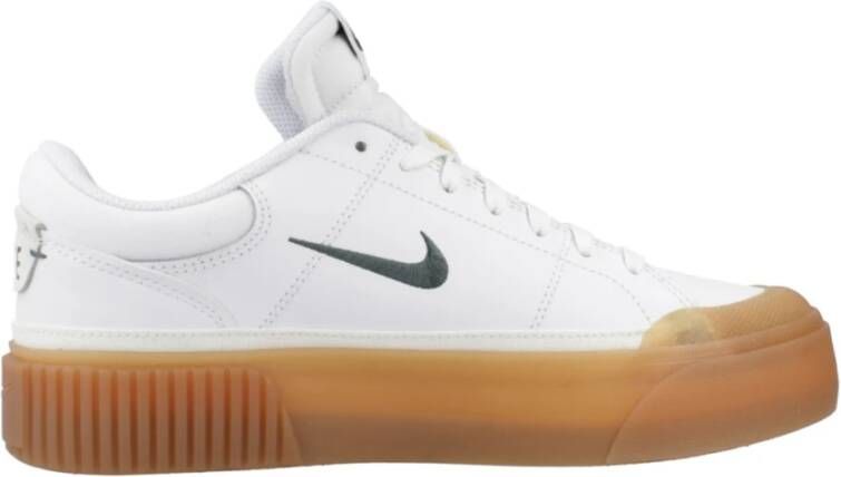 Nike Verhoog je sneaker game met Court Legacy Lift Beige Dames