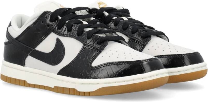 Nike Phantom Black Sneakers met Gouden Logo Black Dames