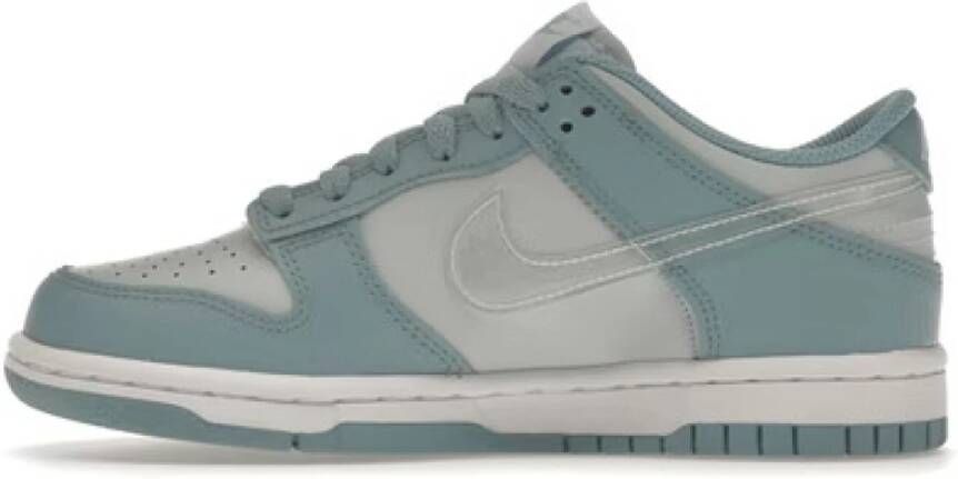 Nike Stijlvolle leren sneakers Blauw Dames