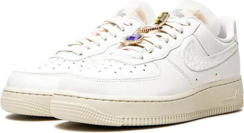 Nike Klassieke witte lage sneakers met gouden juwelen Wit Unisex