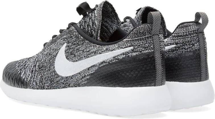 Nike Zwarte en Witte Flyknit Sneakers Zwart Dames