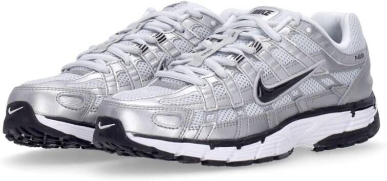 Nike Witte Lage Schoen met Metalen Accenten Gray Dames