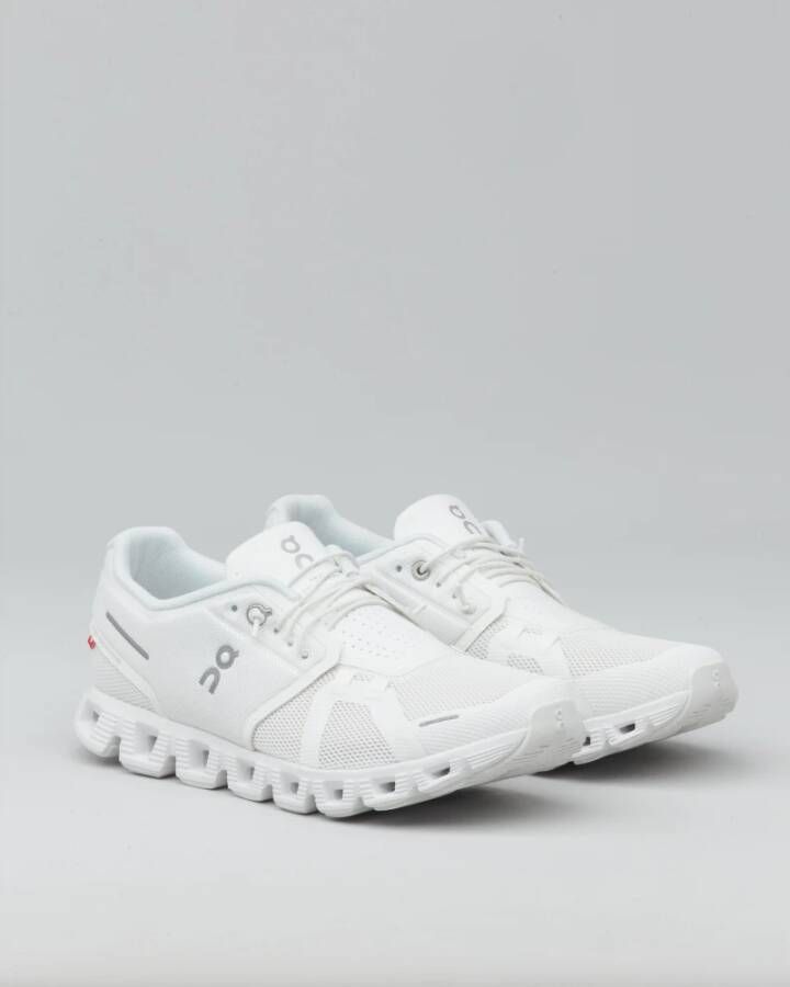 ON Running Cloud 5 Performance Sneakers White Dames