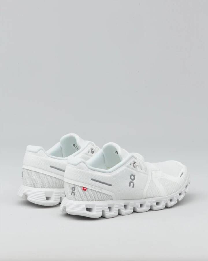 ON Running Cloud 5 Performance Sneakers White Dames