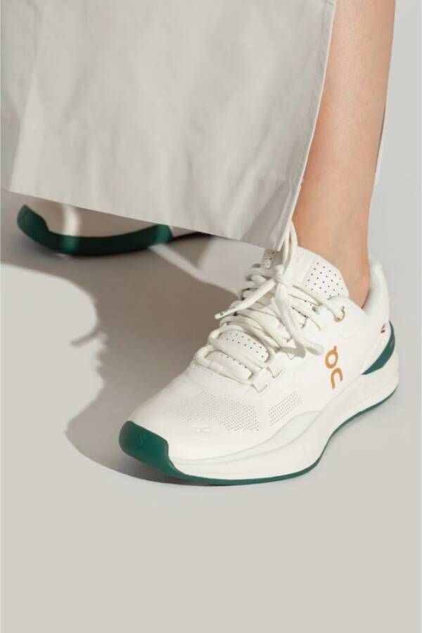 ON Running x Beams White Dames