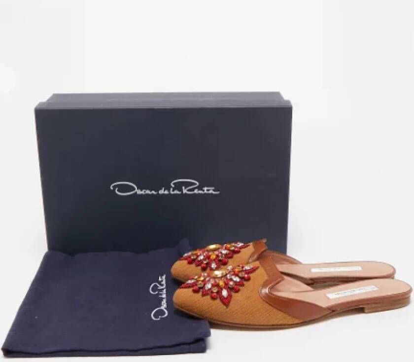 Oscar De La Renta Pre-owned Canvas flats Brown Dames