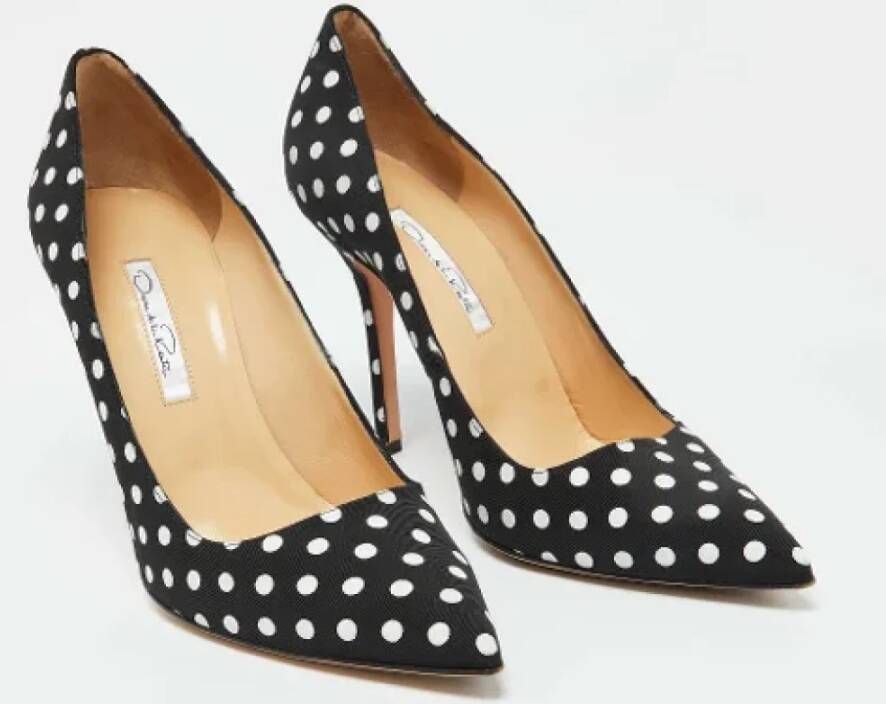 Oscar De La Renta Pre-owned Fabric heels Black Dames