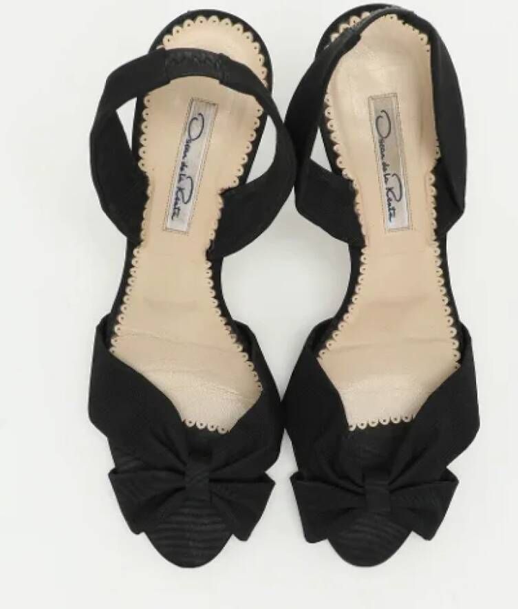 Oscar De La Renta Pre-owned Fabric sandals Black Dames