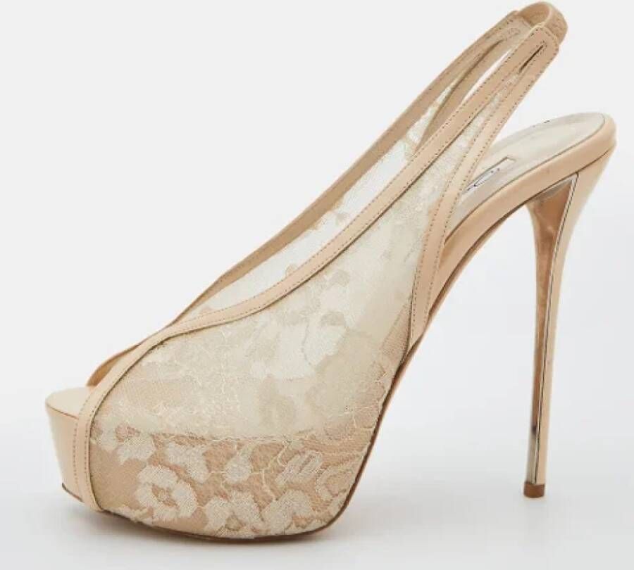 Oscar De La Renta Pre-owned Leather heels Beige Dames