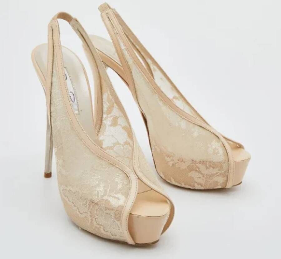 Oscar De La Renta Pre-owned Leather heels Beige Dames