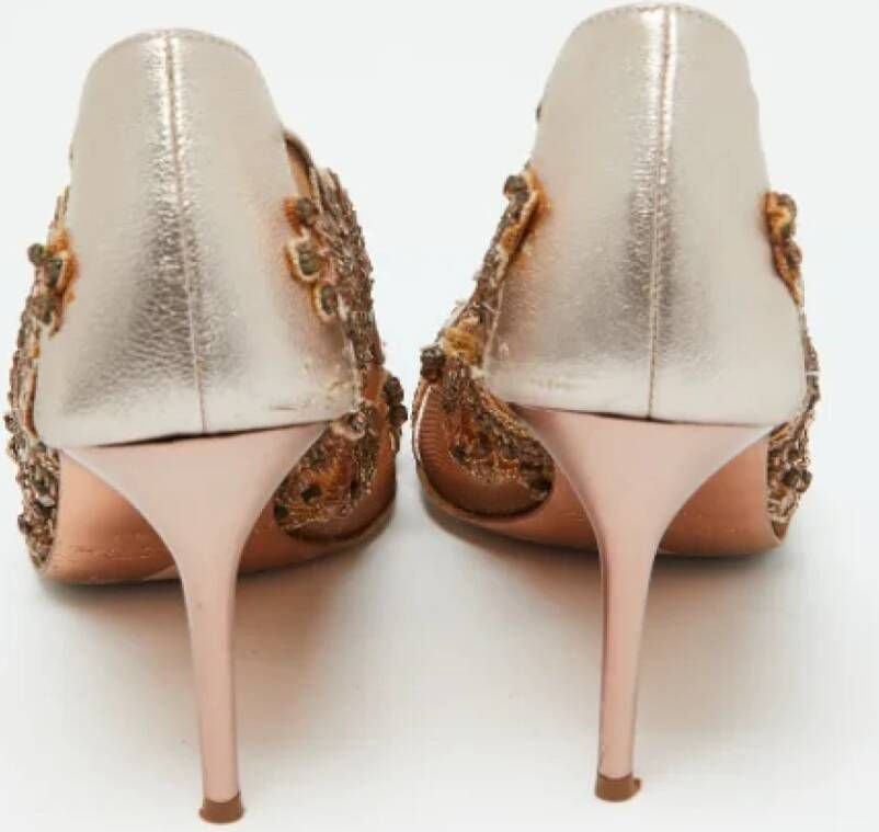 Oscar De La Renta Pre-owned Leather heels Beige Dames