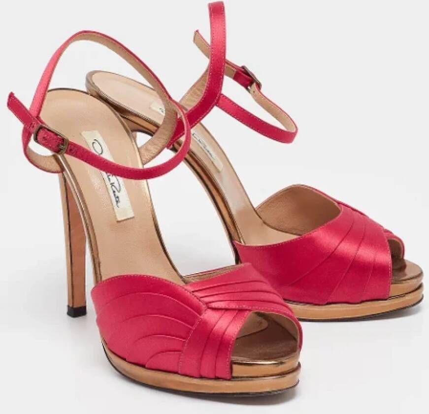 Oscar De La Renta Pre-owned Leather sandals Pink Dames