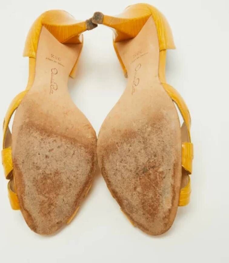 Oscar De La Renta Pre-owned Leather sandals Yellow Dames