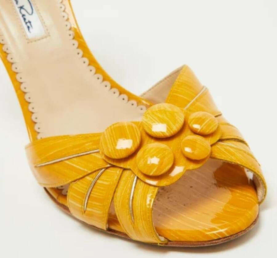 Oscar De La Renta Pre-owned Leather sandals Yellow Dames