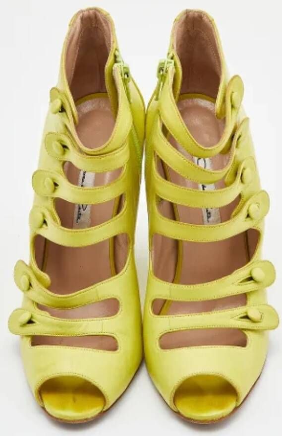 Oscar De La Renta Pre-owned Leather sandals Yellow Dames