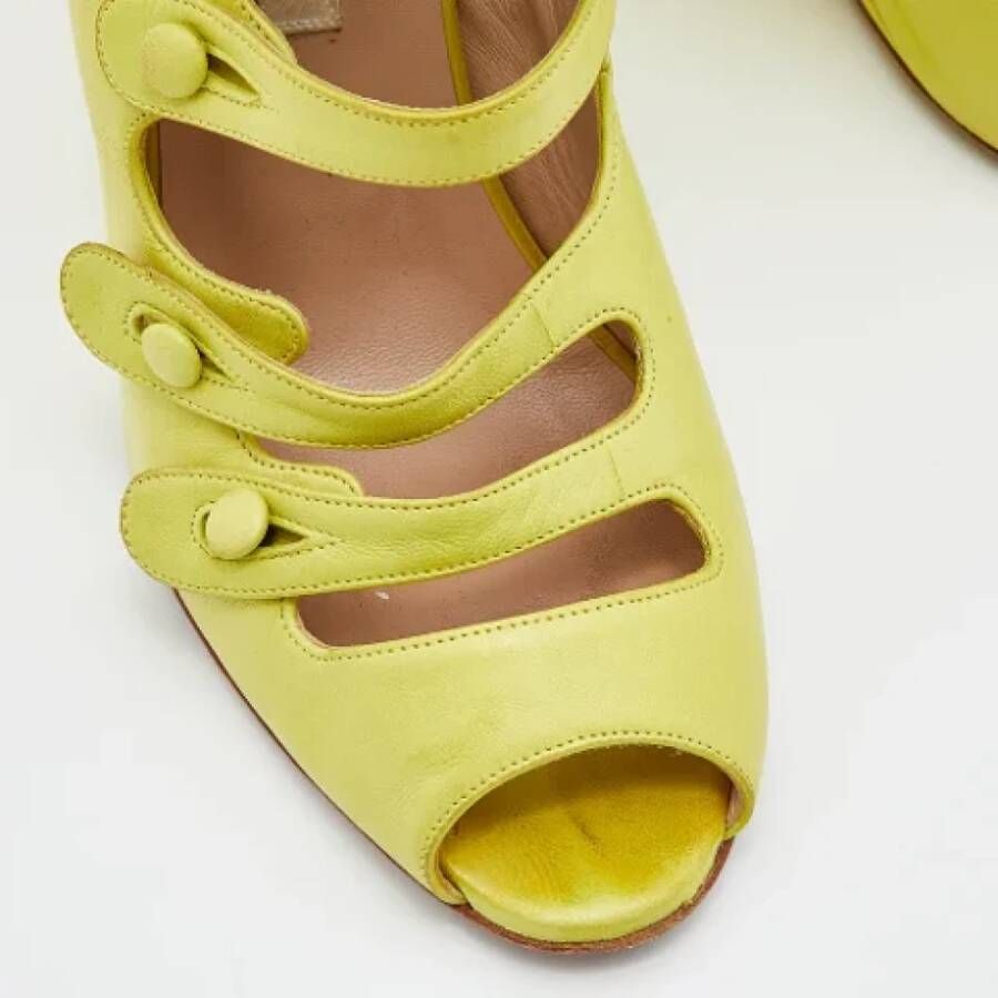 Oscar De La Renta Pre-owned Leather sandals Yellow Dames