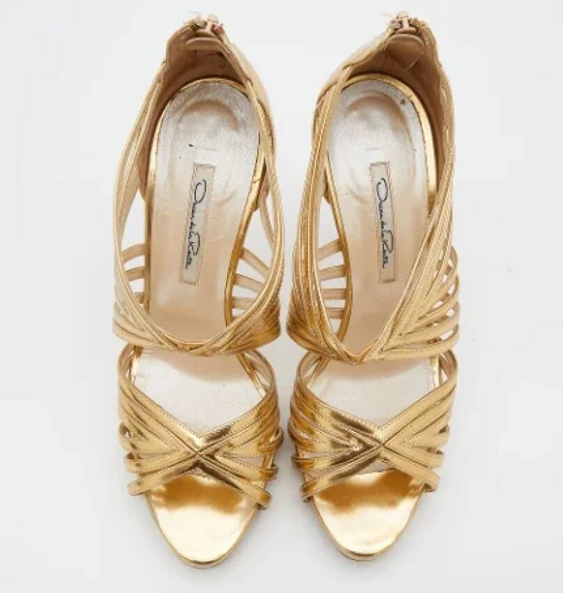 Oscar De La Renta Pre-owned Leather sandals Yellow Dames