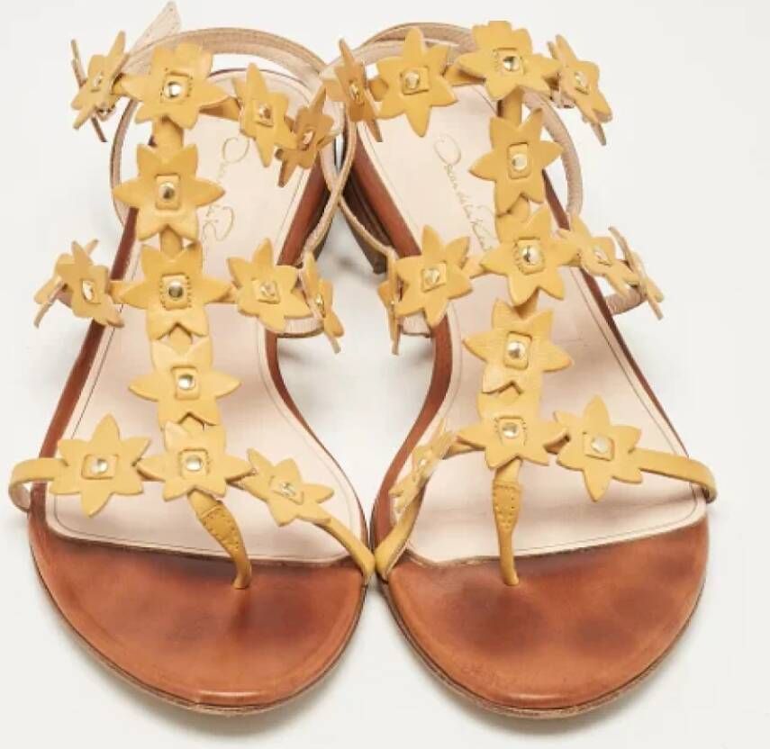 Oscar De La Renta Pre-owned Leather sandals Yellow Dames