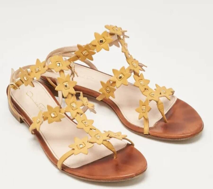 Oscar De La Renta Pre-owned Leather sandals Yellow Dames