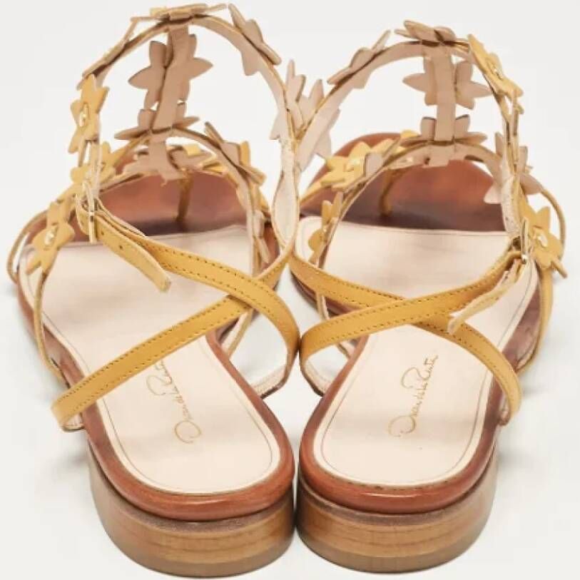 Oscar De La Renta Pre-owned Leather sandals Yellow Dames