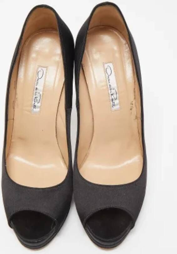 Oscar De La Renta Pre-owned Satin heels Black Dames