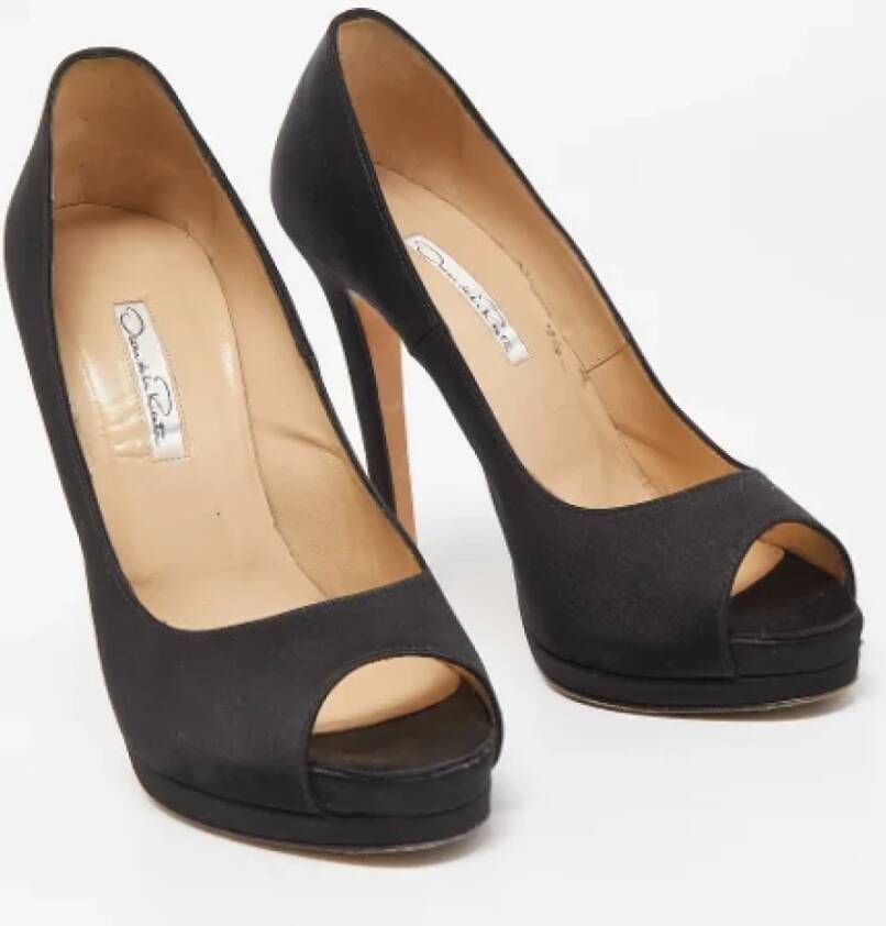 Oscar De La Renta Pre-owned Satin heels Black Dames