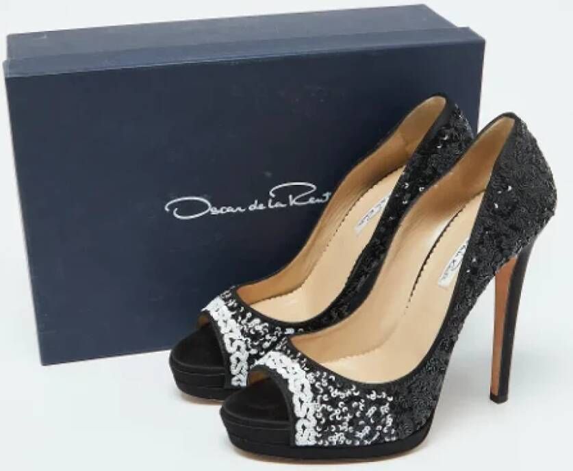 Oscar De La Renta Pre-owned Satin heels Black Dames