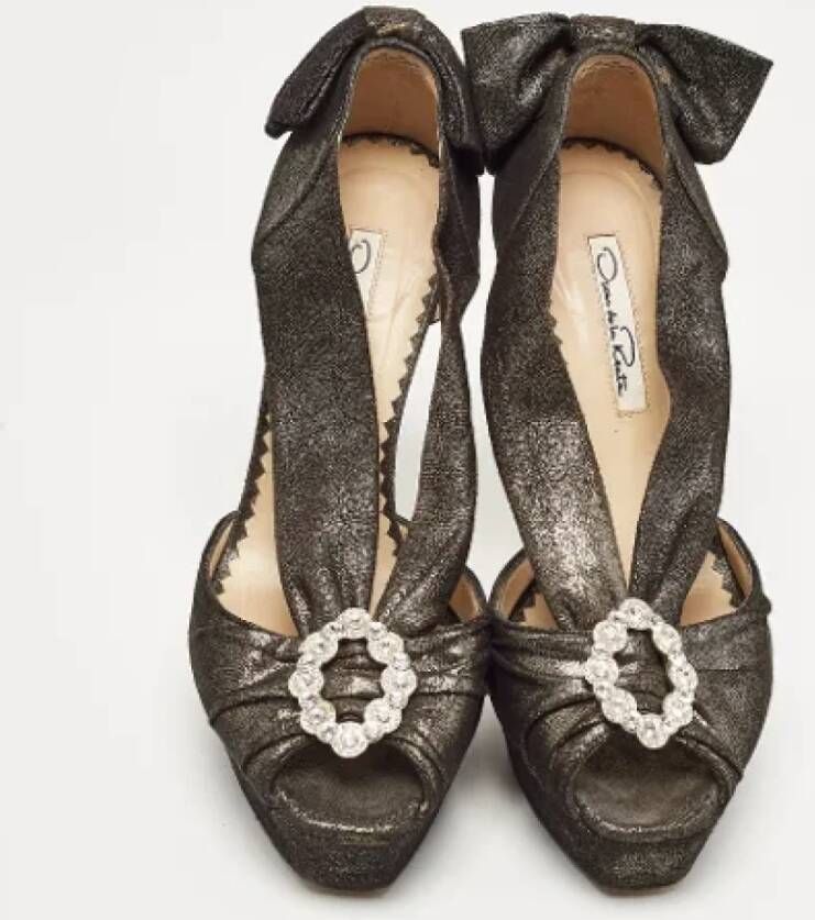 Oscar De La Renta Pre-owned Suede heels Gray Dames