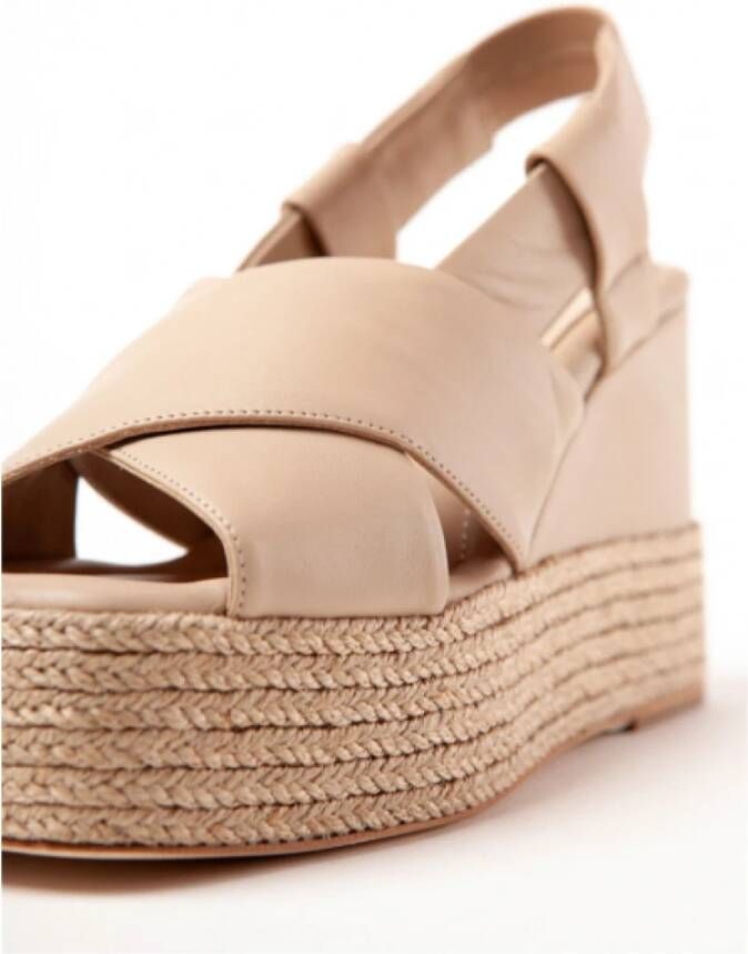 Paloma Barceló Livy Leren Sleehak Sandalen Beige Dames