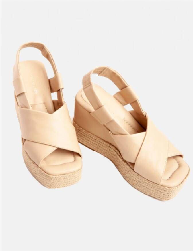 Paloma Barceló Livy Leren Sleehak Sandalen Beige Dames