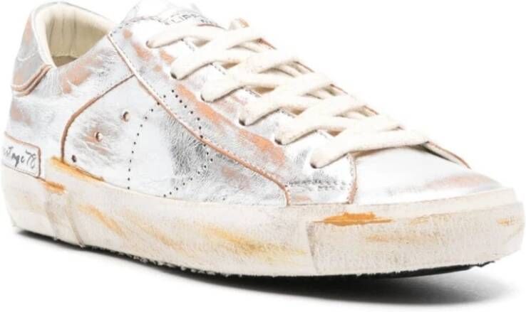 Philippe Model Metallic Finish Sneakers met Distressed Details Gray Dames