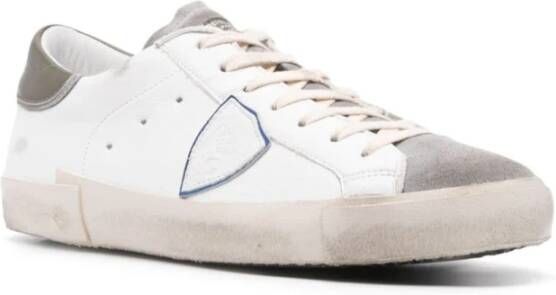 Philippe Model Sneakers met Distressed Effect en Suède Panelen White Heren