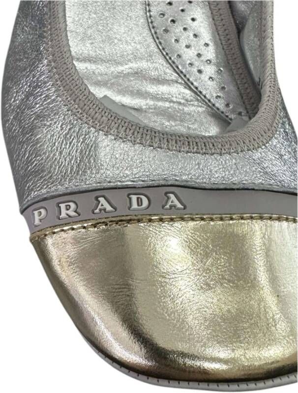 Prada Elegante Ballet Flats voor Vrouwen Gray Dames