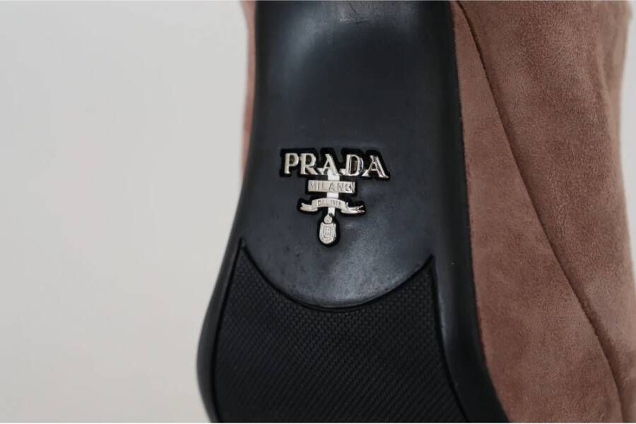 Prada Elegante donkerroze suède hakken Brown Dames